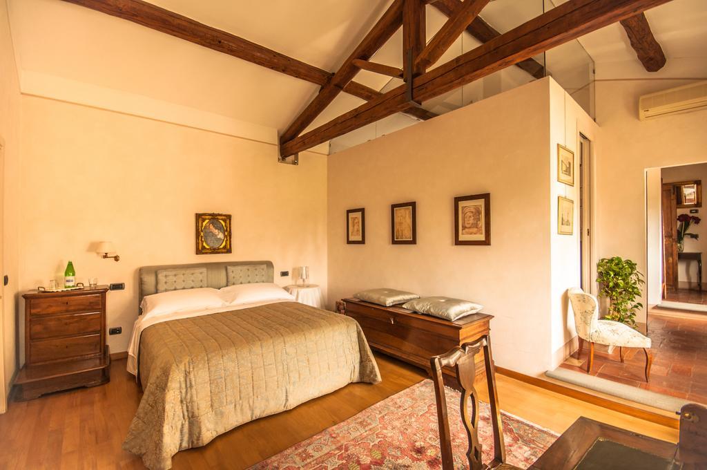 Podere La Rondine Bed and Breakfast Prato  Habitación foto