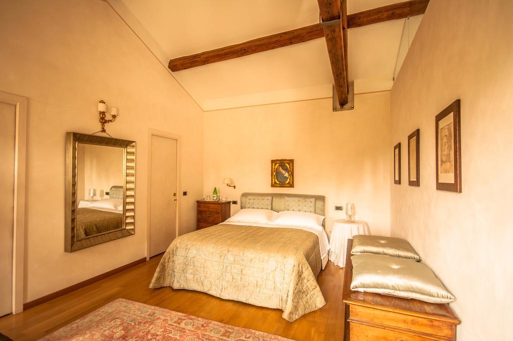 Podere La Rondine Bed and Breakfast Prato  Habitación foto