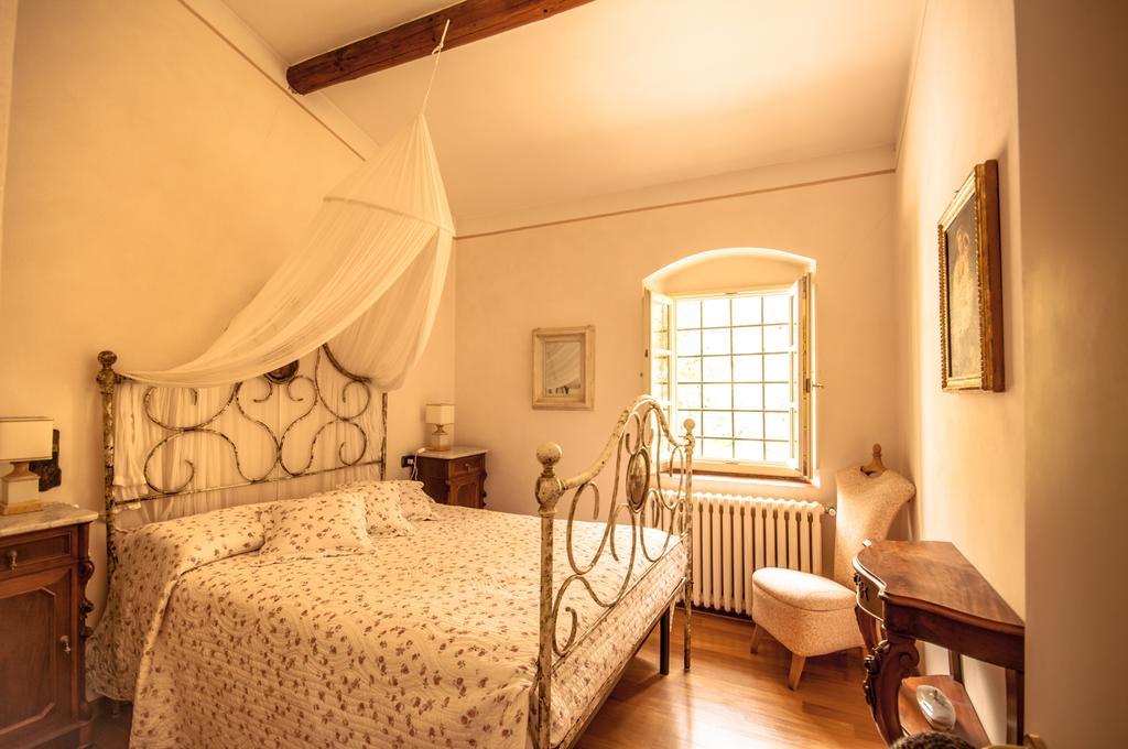 Podere La Rondine Bed and Breakfast Prato  Habitación foto